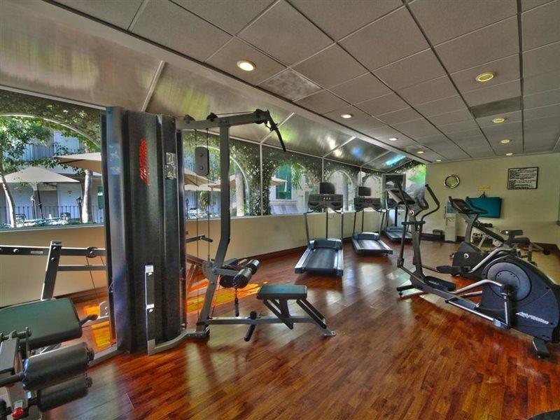 Safi Royal Luxury Centro Hotel Monterrey Ngoại thất bức ảnh The gym at the hotel