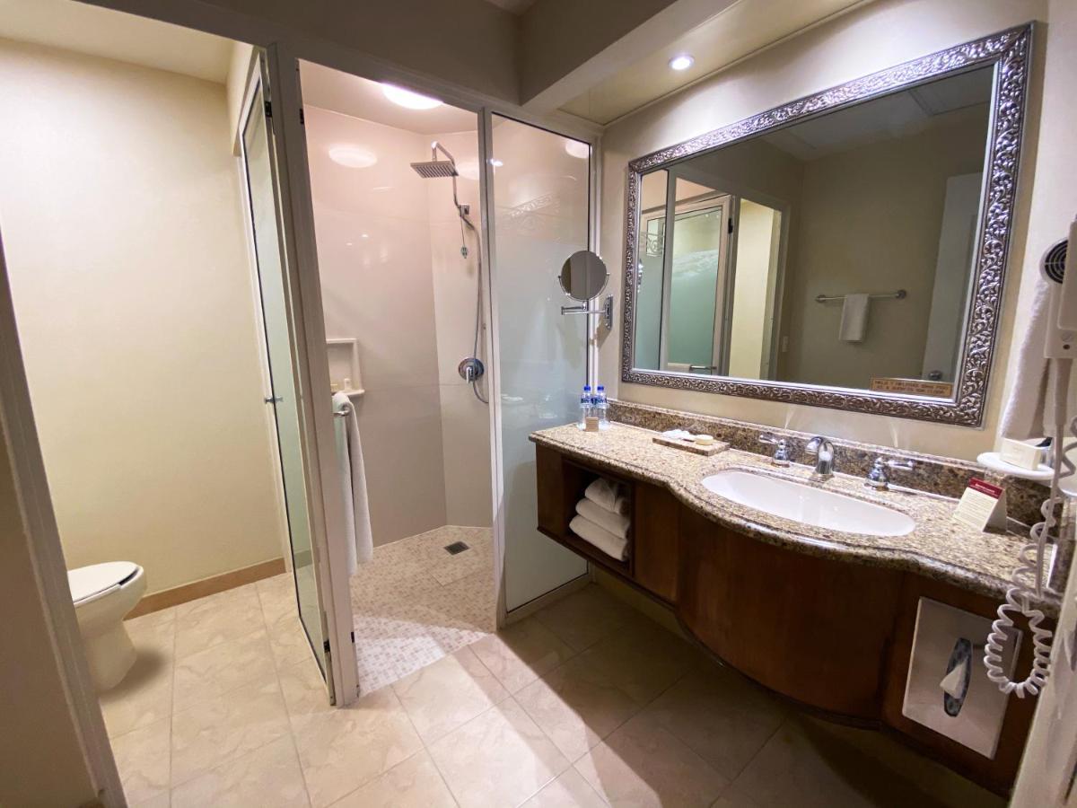 Safi Royal Luxury Centro Hotel Monterrey Ngoại thất bức ảnh Bathroom of a hotel room