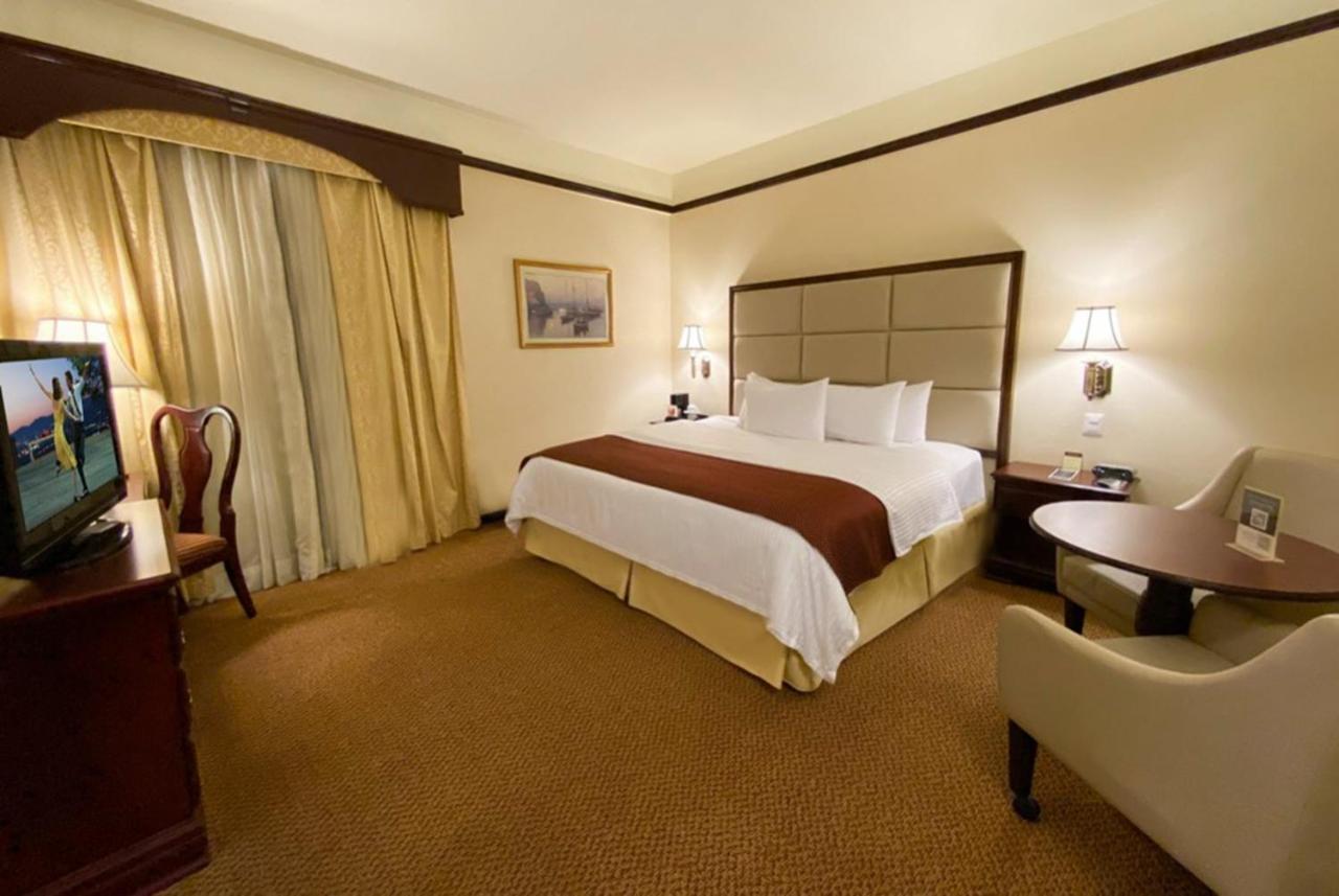 Safi Royal Luxury Centro Hotel Monterrey Ngoại thất bức ảnh A room at the hotel