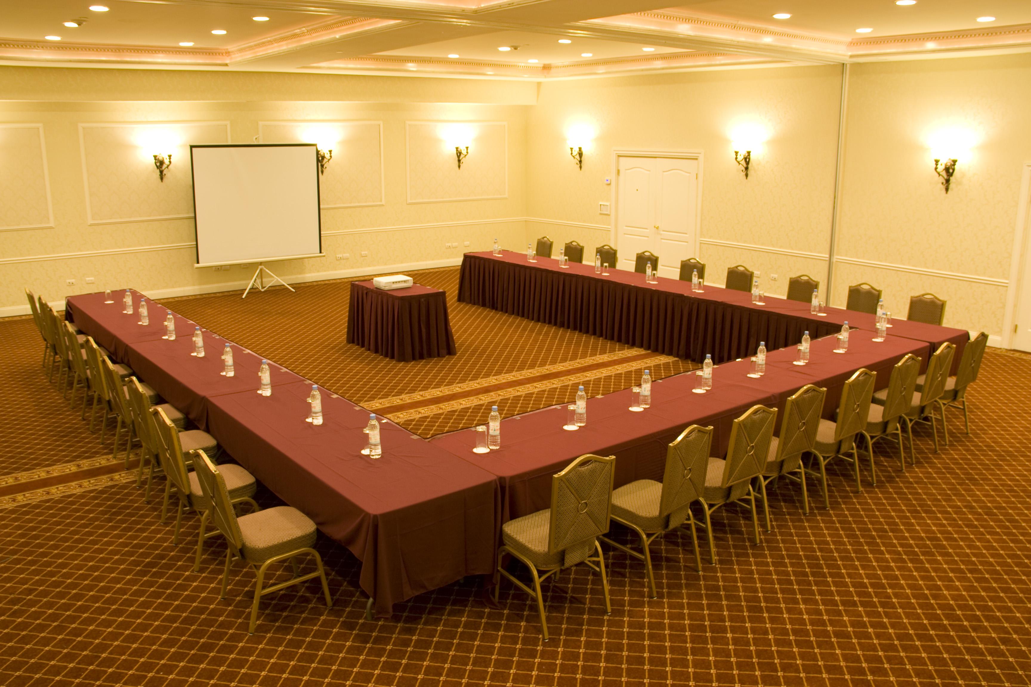 Safi Royal Luxury Centro Hotel Monterrey Ngoại thất bức ảnh A U-shaped table
