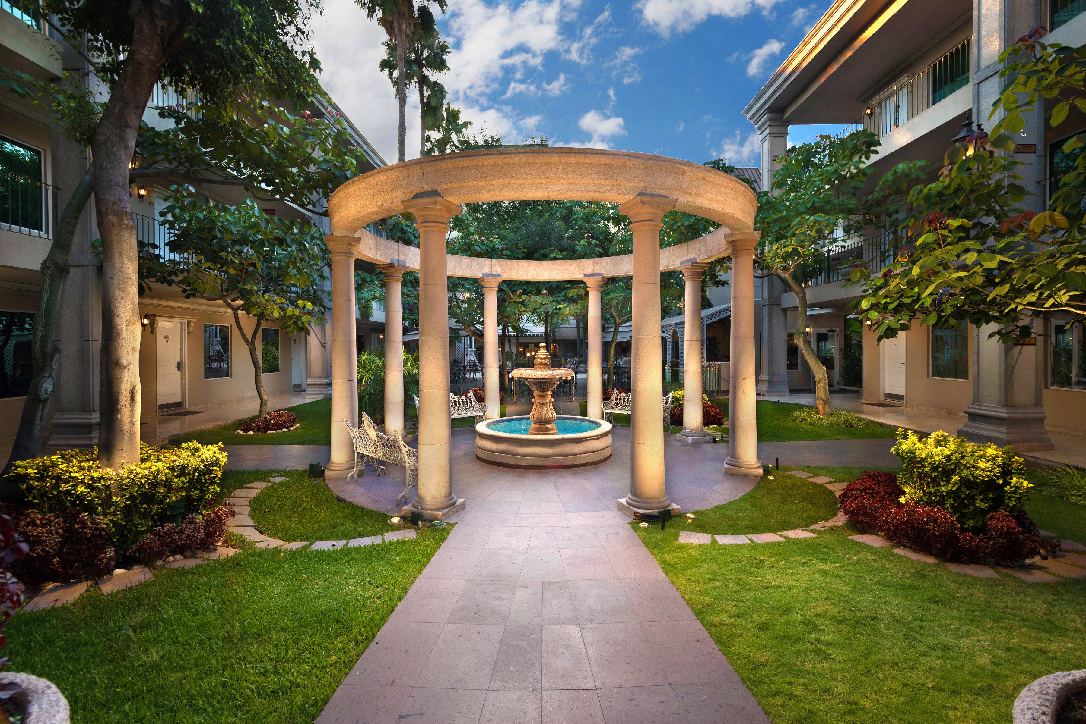 Safi Royal Luxury Centro Hotel Monterrey Ngoại thất bức ảnh The courtyard at the hotel