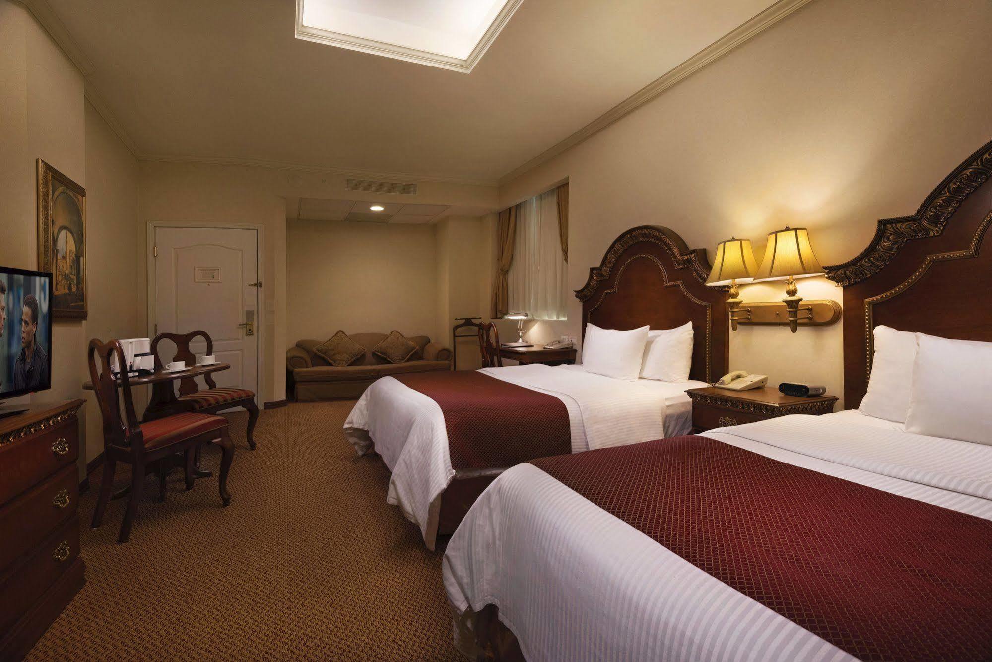 Safi Royal Luxury Centro Hotel Monterrey Ngoại thất bức ảnh A room at the Inn at the Opera