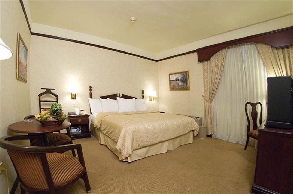 Safi Royal Luxury Centro Hotel Monterrey Ngoại thất bức ảnh A room at the hotel